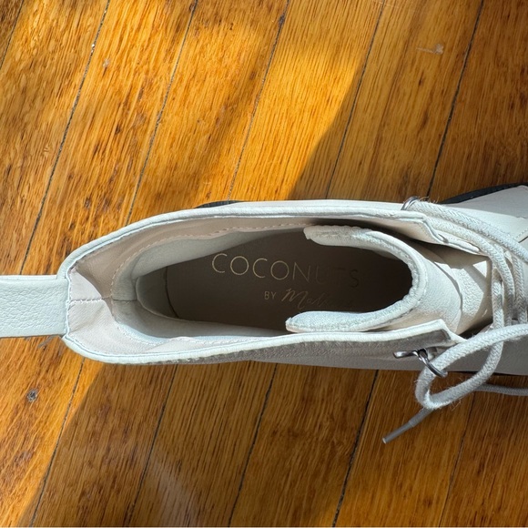 Coconuts by Matisse Booties - Picture 5 of 5